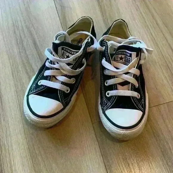 Kids  black converse size 11 US - Picture 2 of 7